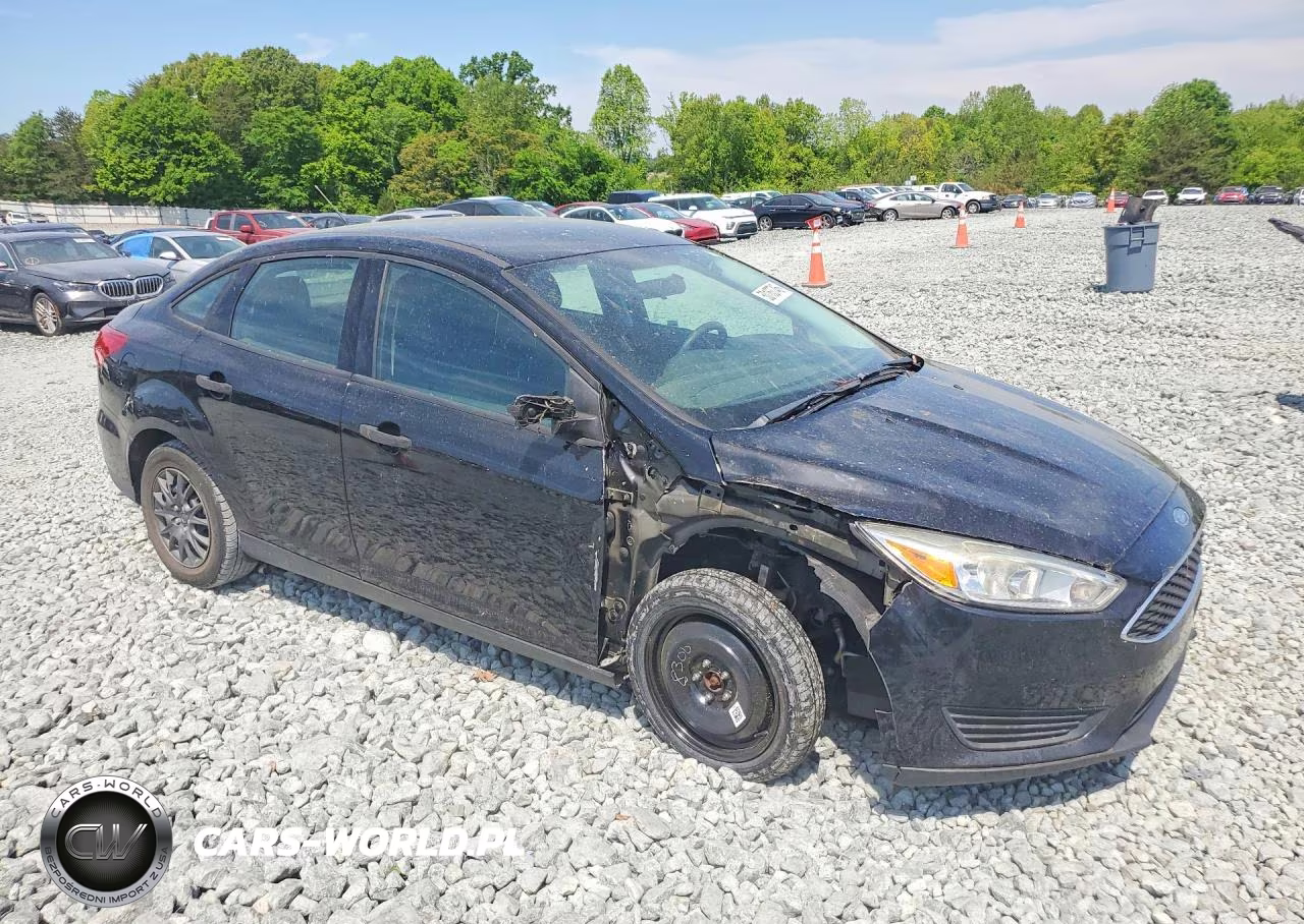 2018 Ford Focus S VIN:1FADP3E24JL307685 - 4