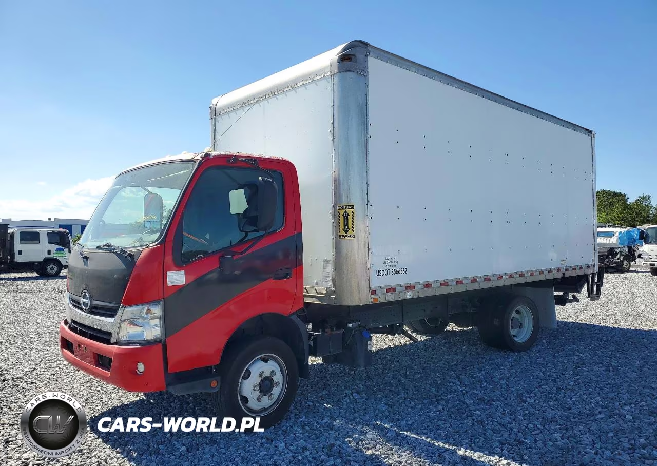 2017 Hino 195 Box Truck