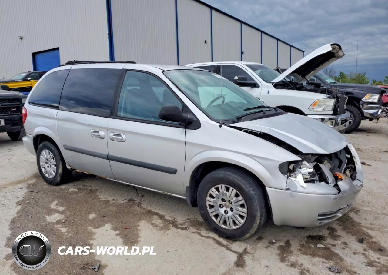 2005 Chrysler Town & Country VIN:1C4GP45R15B330072 - 4