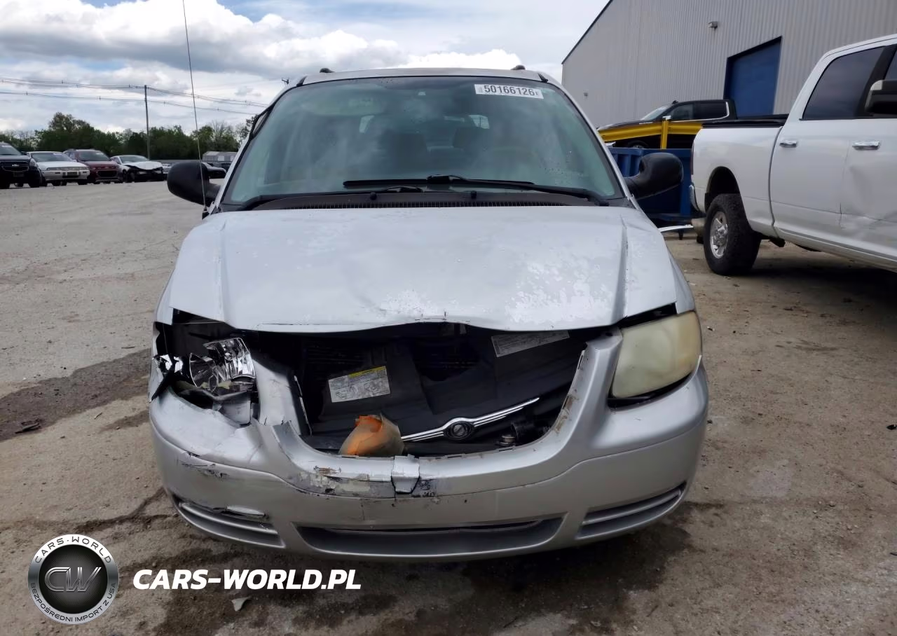2005 Chrysler Town & Country VIN:1C4GP45R15B330072 - 5