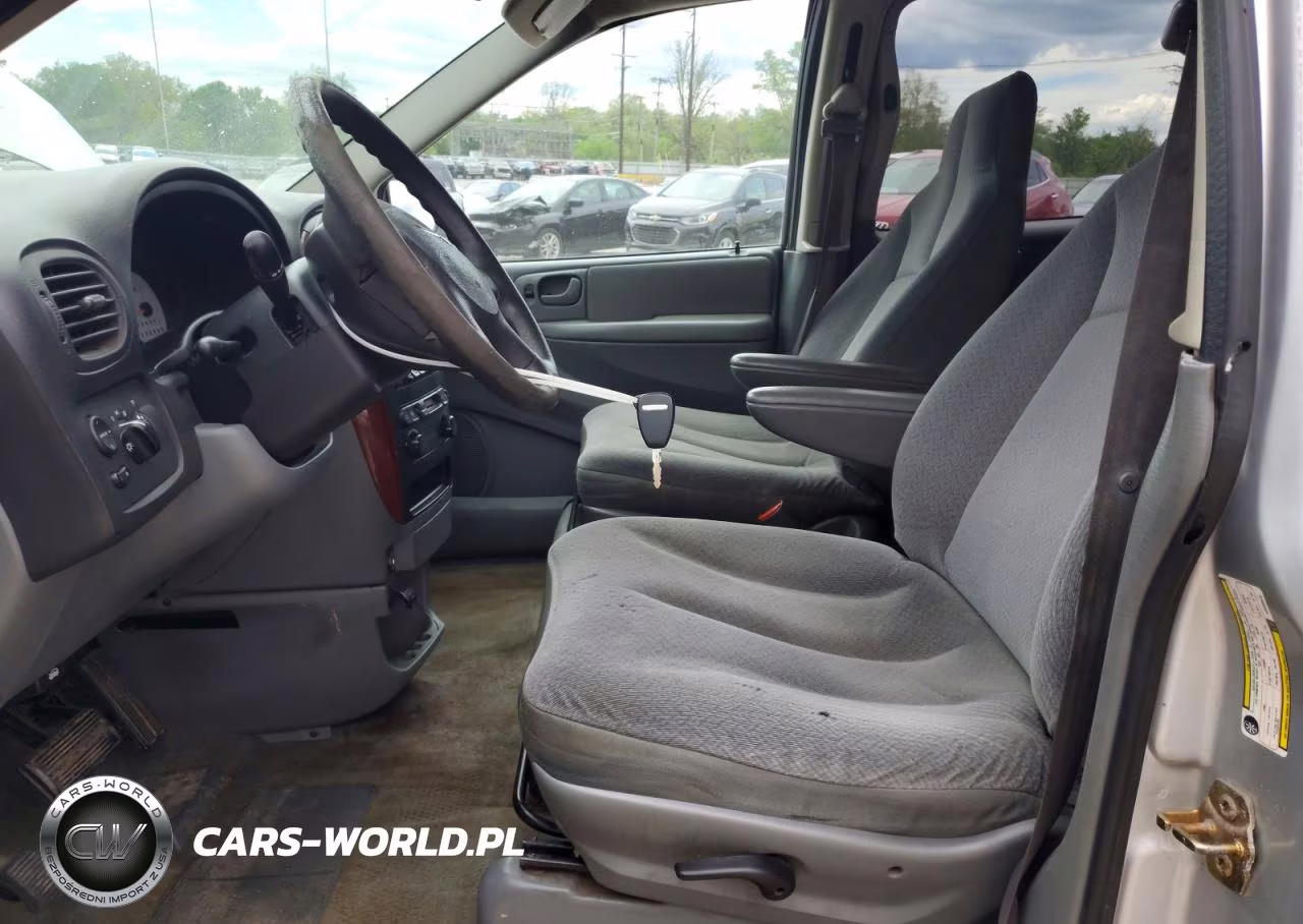 2005 Chrysler Town & Country VIN:1C4GP45R15B330072 - 7
