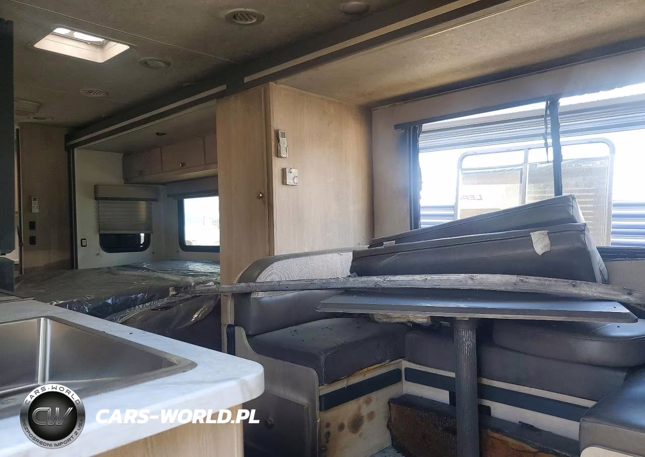 2025 Coachmen Leprechaun Rv VIN:1FDXE4FN1SDD42364 - 6