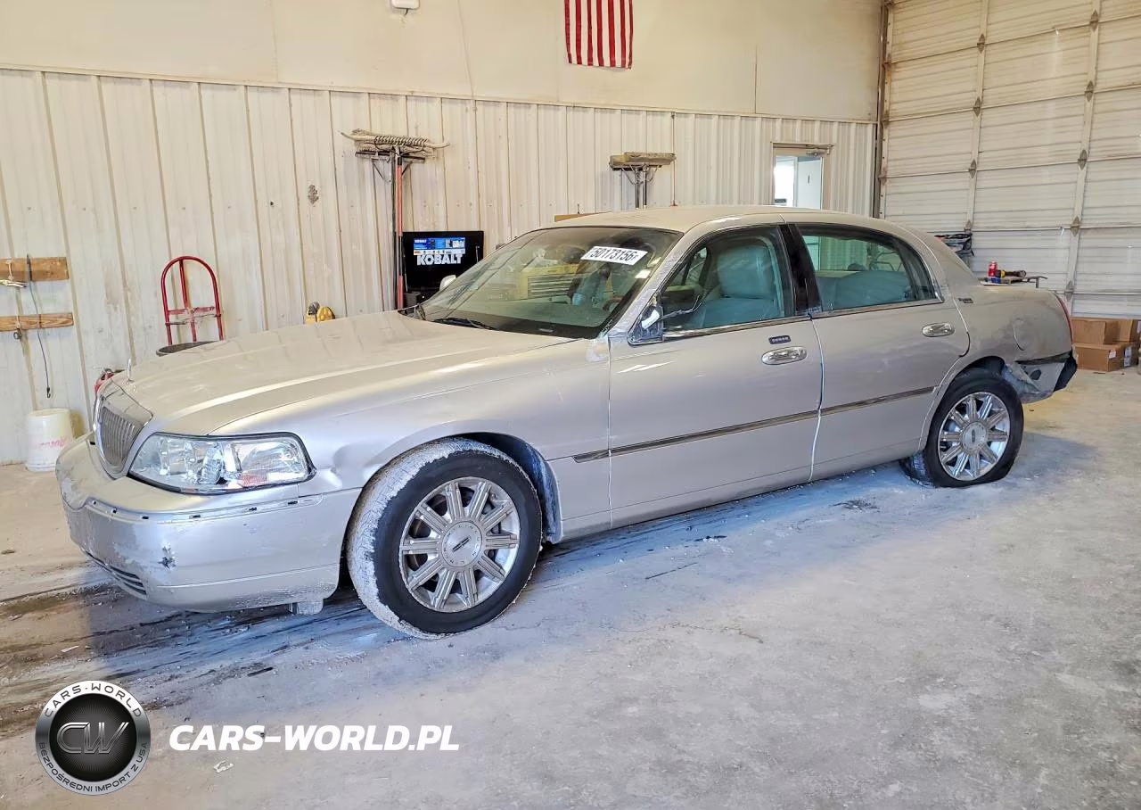 2011 Lincoln Town Car Signature Limited