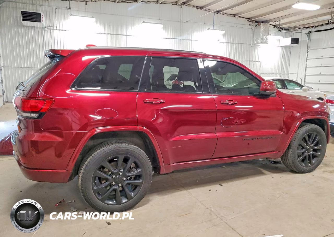 2018 Jeep Grand Cherokee Laredo VIN:1C4RJFAG1JC152307 - 3