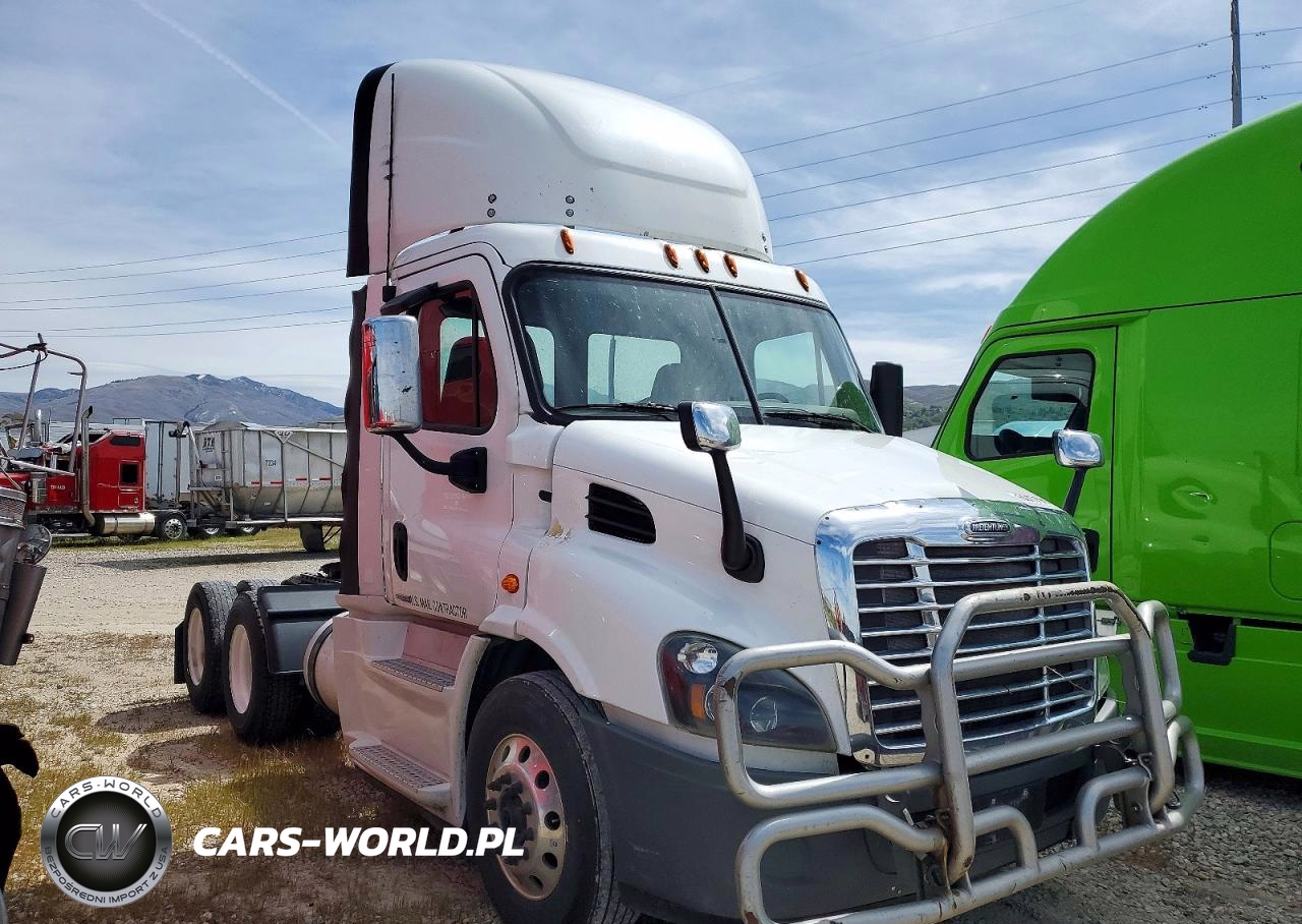 2016 Freightliner Cascadia 1 - Semi Truck
