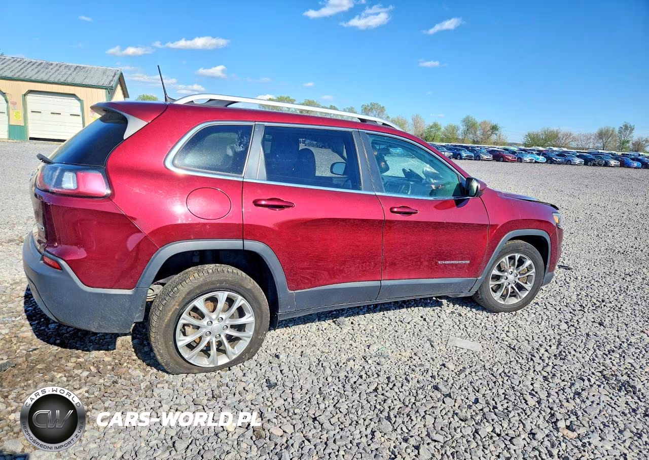 2019 Jeep Cherokee Latitude VIN:1C4PJLCB3KD247017 - 3