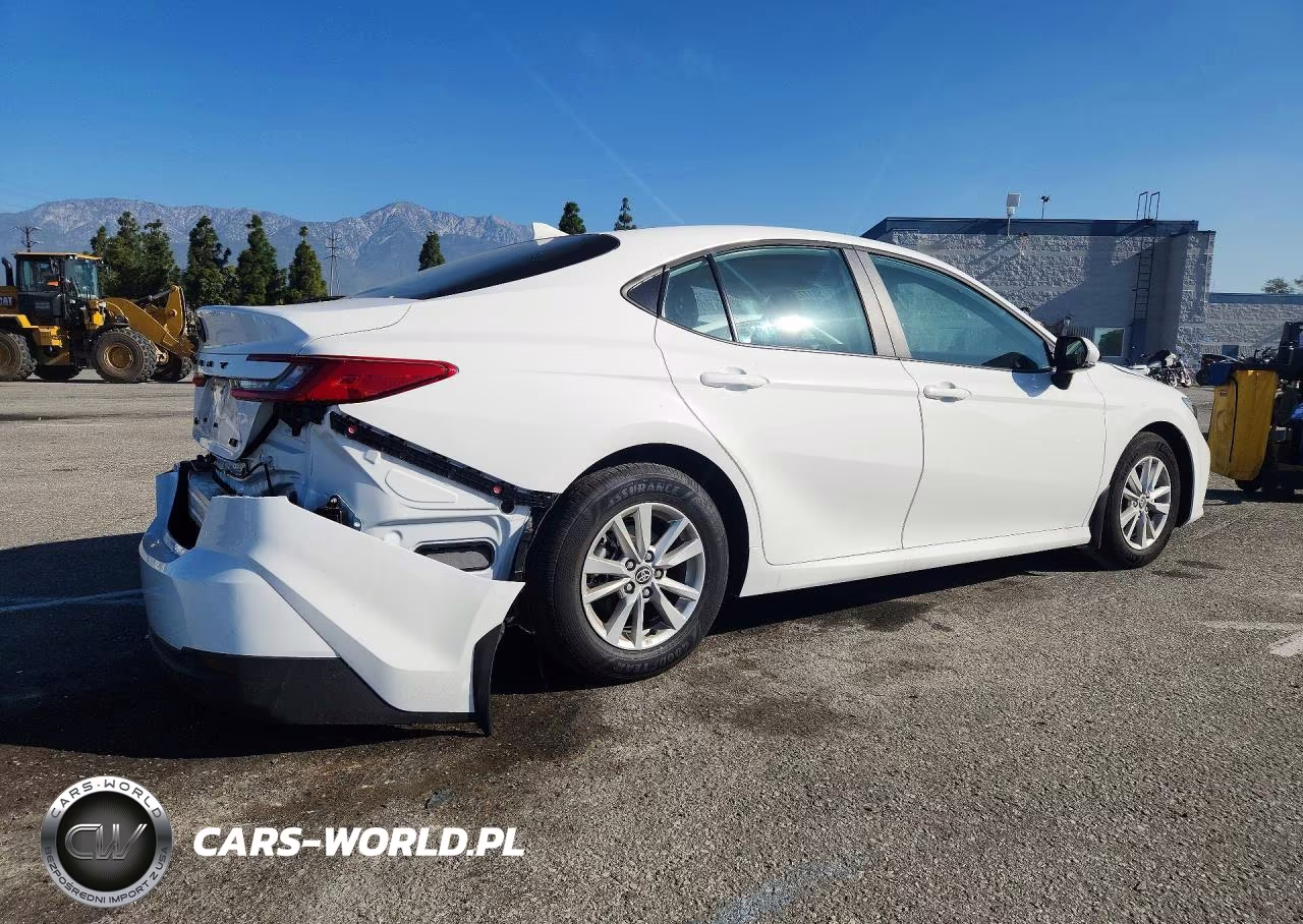 2026 Toyota Camry Le VIN:4T1DAACK2TU224736 - 3