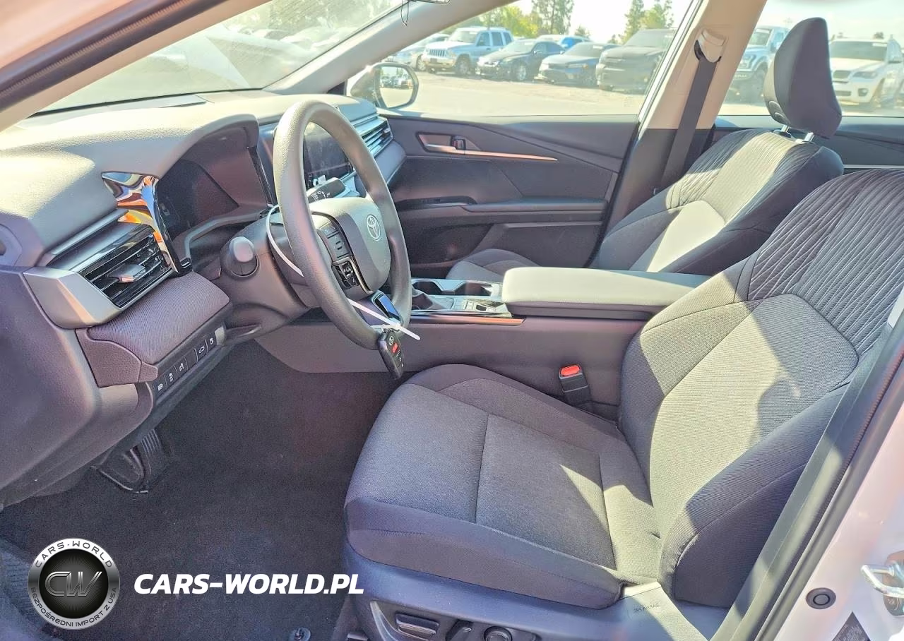 2026 Toyota Camry Le VIN:4T1DAACK2TU224736 - 7