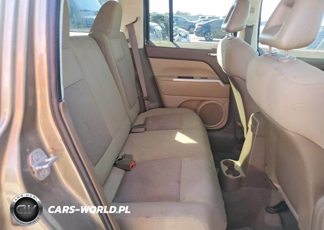 2008 Jeep Patriot Sport VIN:1J8FT28W98D711991 - 10