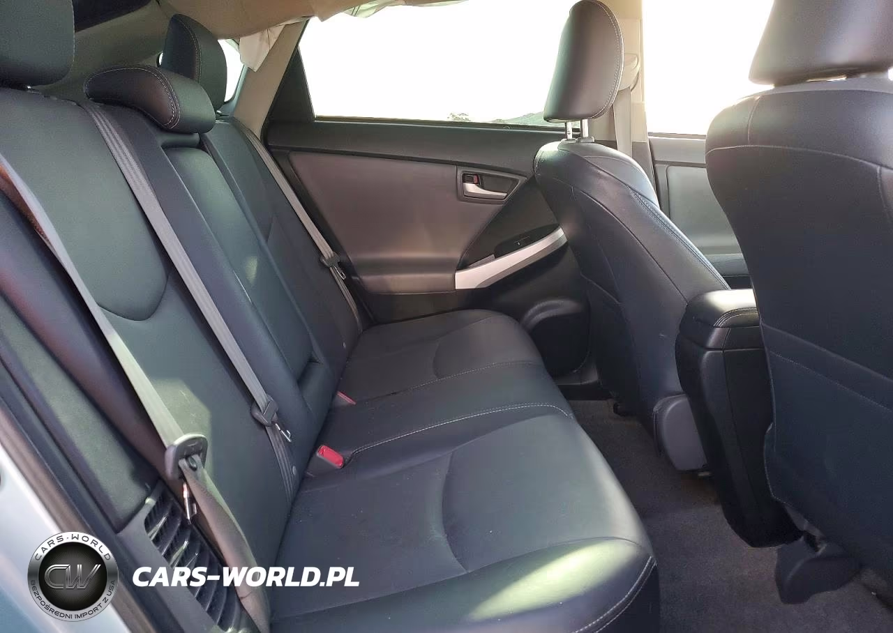 2015 Toyota Prius Plug-In Hybrid Advanced VIN:JTDKN3DP2F3074000 - 10
