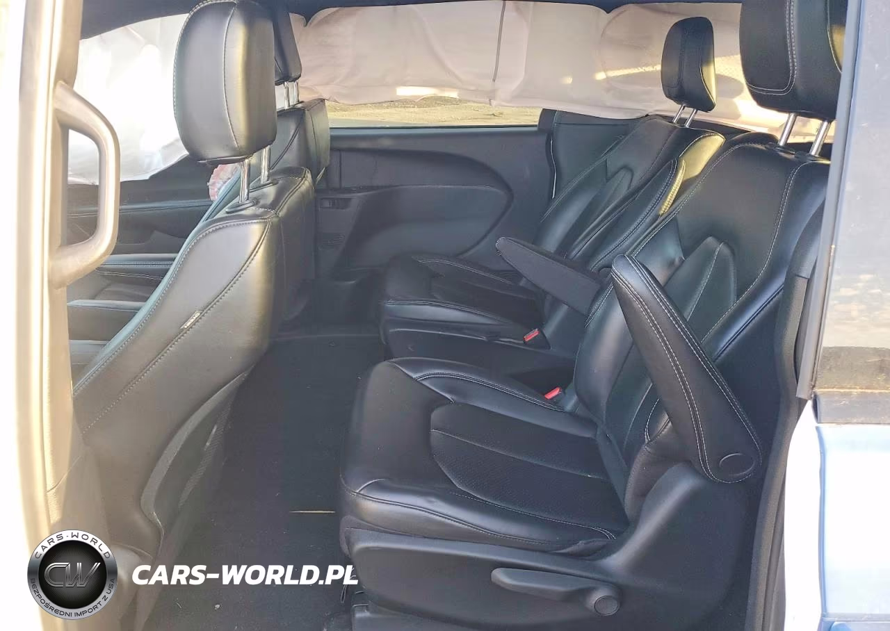 2023 Chrysler Pacifica Hybrid Touring L VIN:2C4RC1L79PR513728 - 11