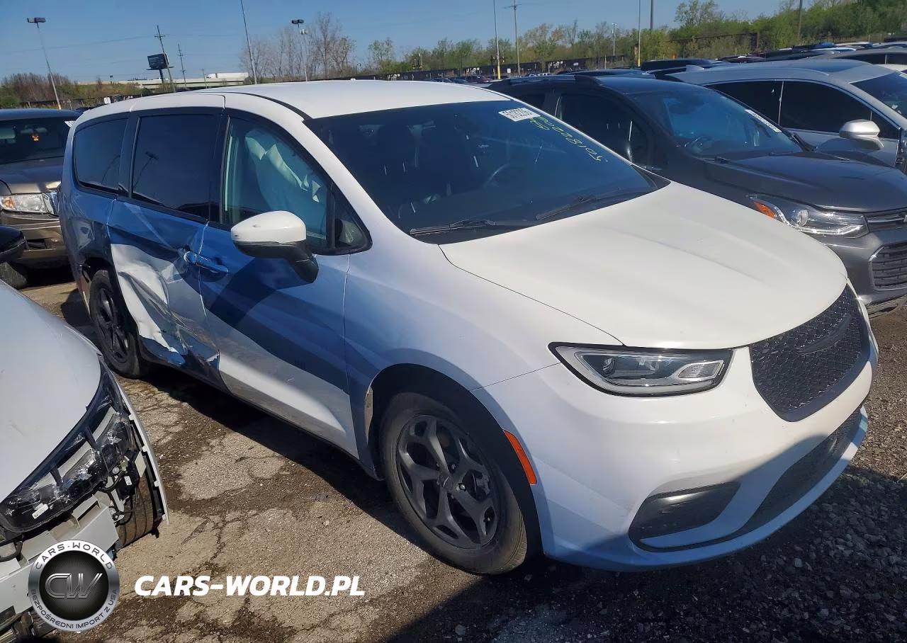 2023 Chrysler Pacifica Hybrid Touring L VIN:2C4RC1L79PR513728 - 4