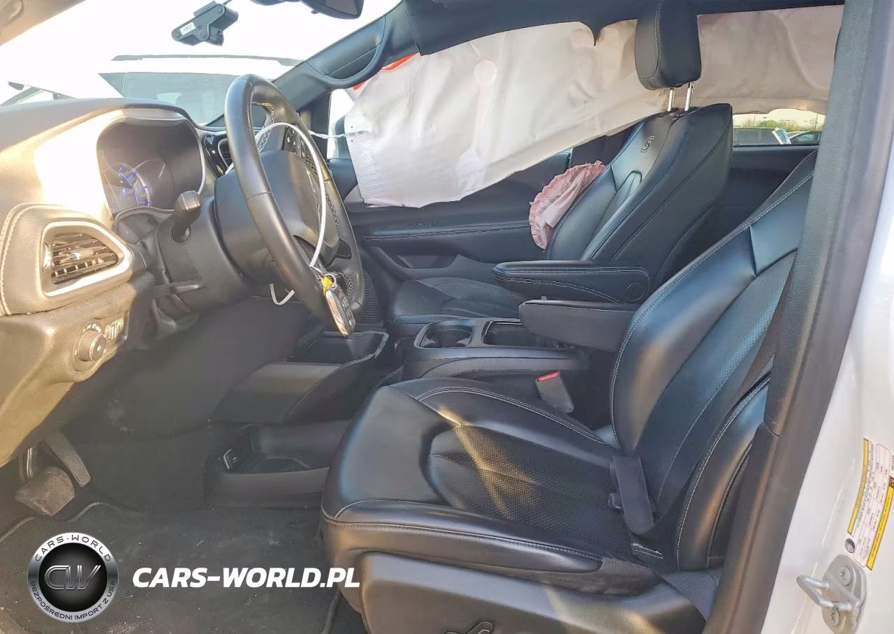 2023 Chrysler Pacifica Hybrid Touring L VIN:2C4RC1L79PR513728 - 7
