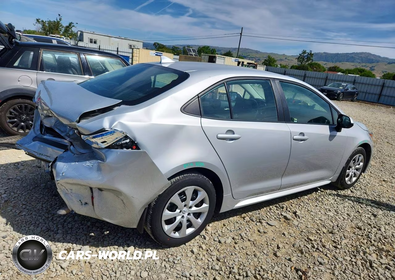 2020 Toyota Corolla Le VIN:5YFEPRAE3LP028711 - 3