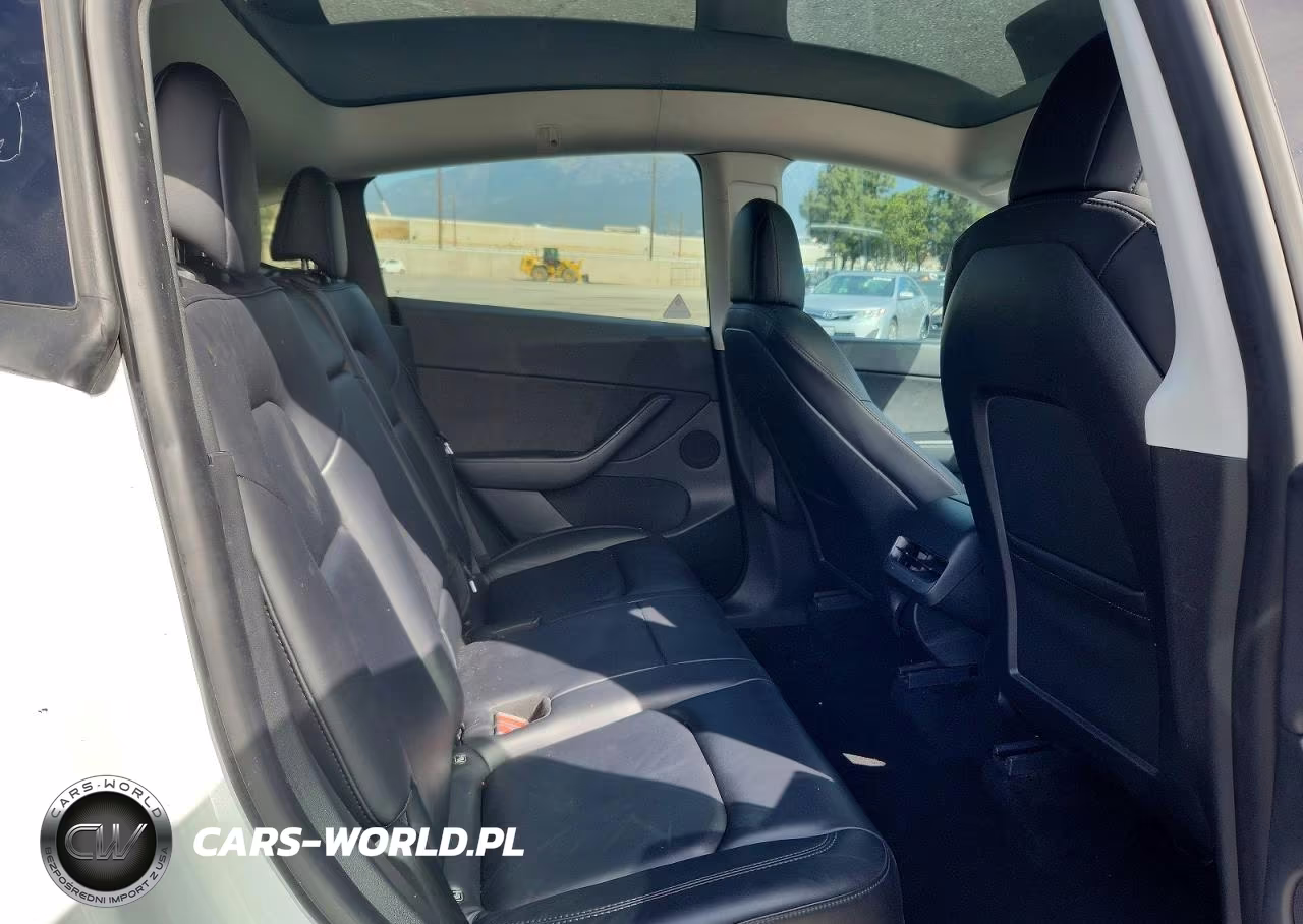2022 Tesla Model Y VIN:7SAYGDEE2NF323309 - 10
