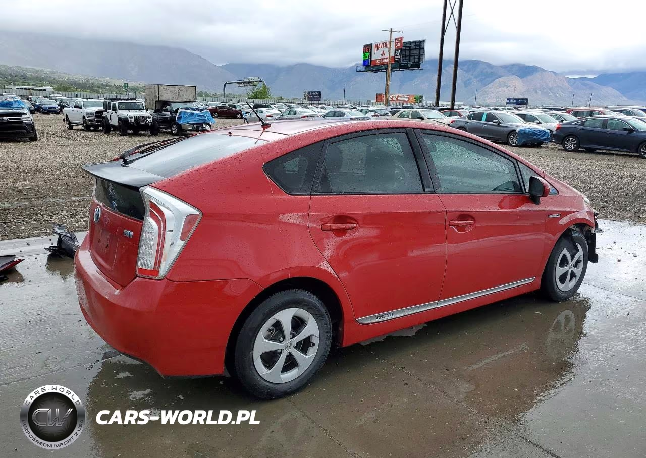 2013 Toyota Prius Two VIN:JTDKN3DU4D1636963 - 3