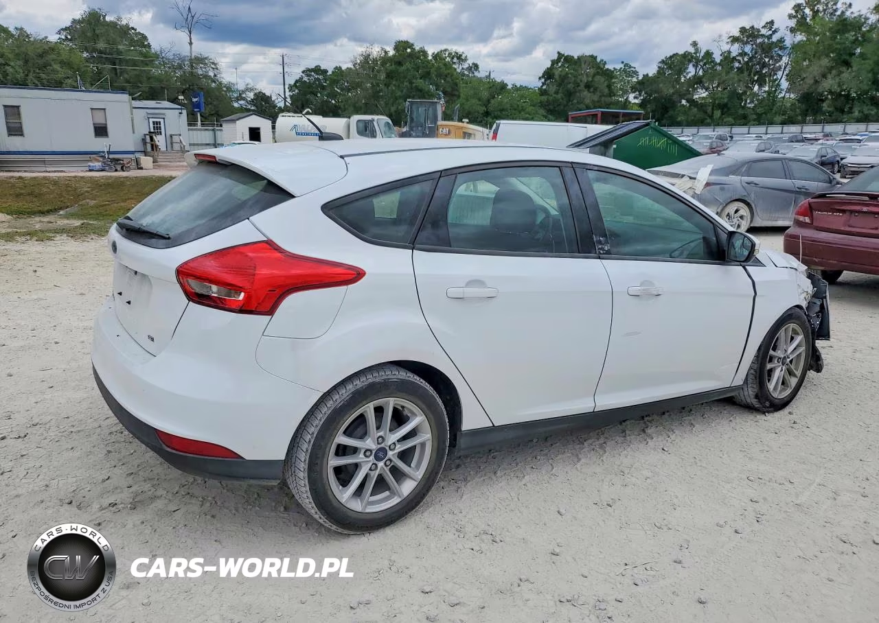2017 Ford Focus Se VIN:1FADP3K29HL331334 - 3