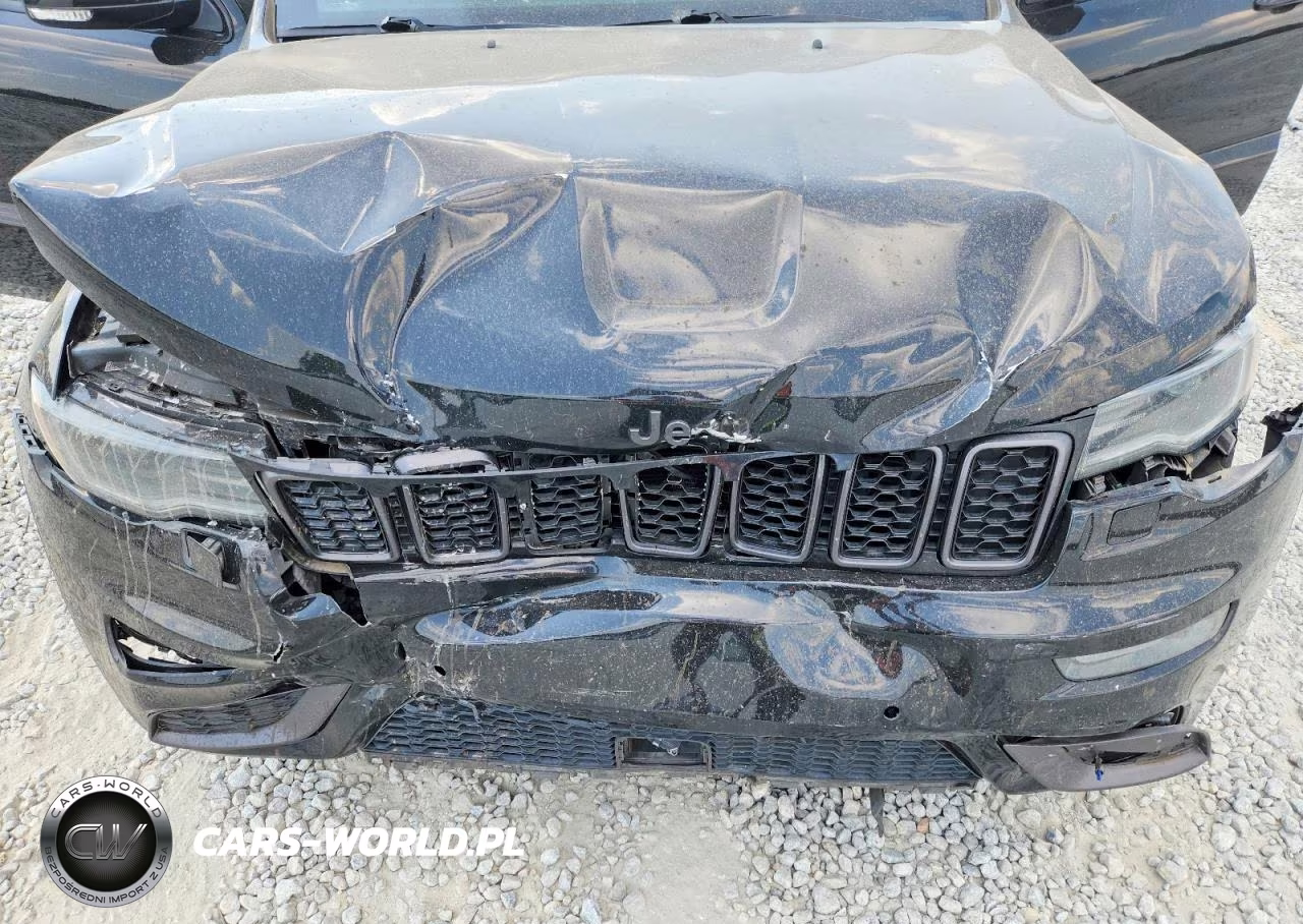 2019 Jeep Grand Cherokee Overland VIN:1C4RJECGXKC699066 - 12