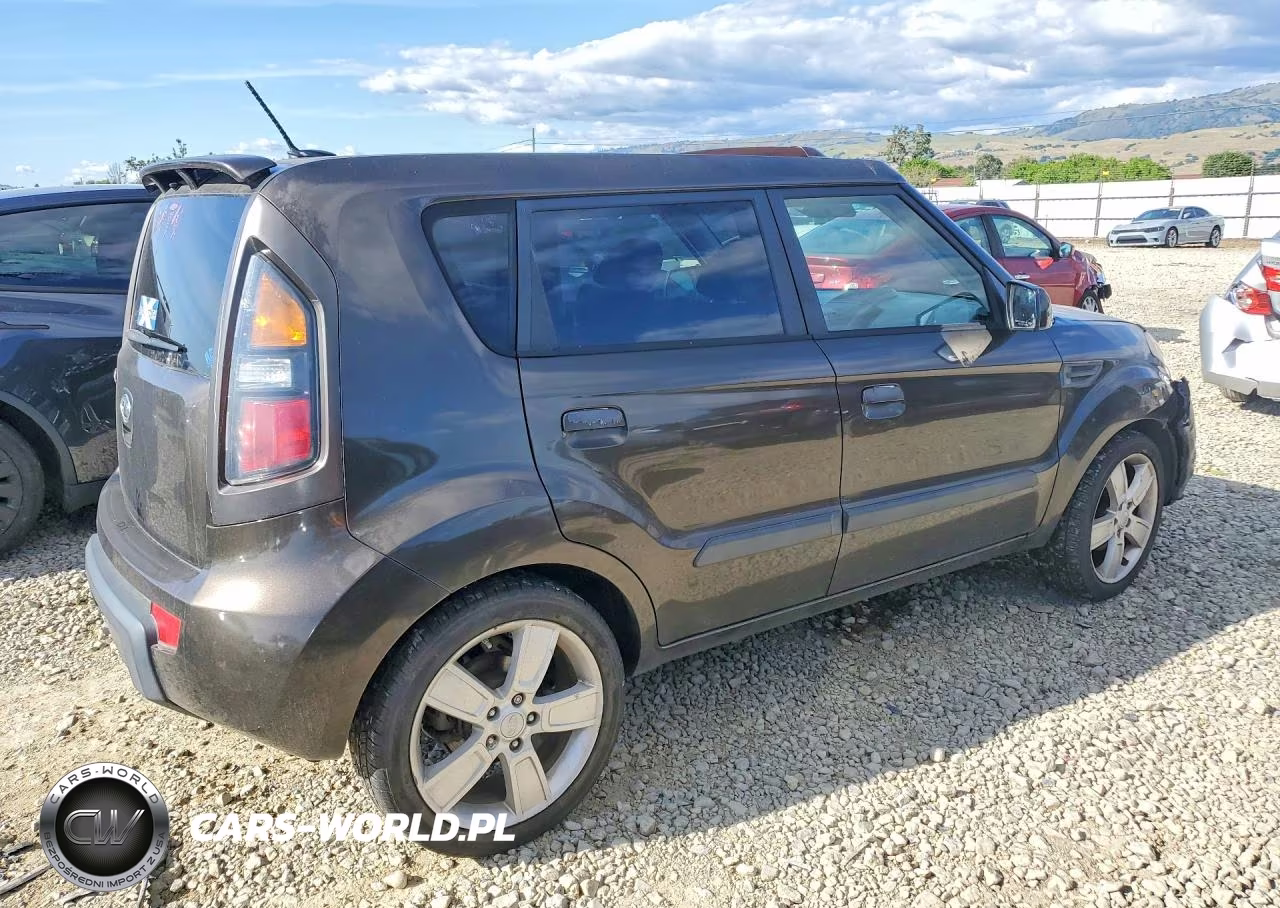 2010 Kia Soul + VIN:KNDJT2A24A7047533 - 3