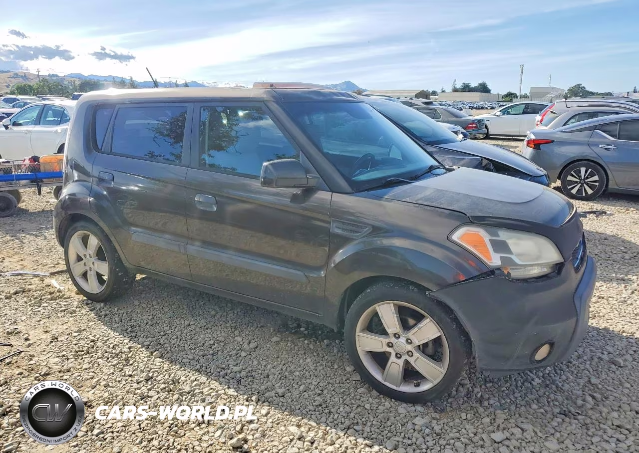 2010 Kia Soul + VIN:KNDJT2A24A7047533 - 4