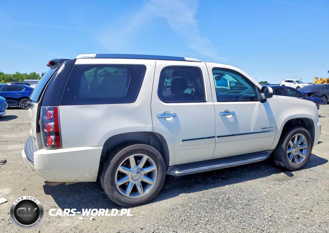 2011 GMC Yukon Denali VIN:1GKS2EEFXBR349120 - 3