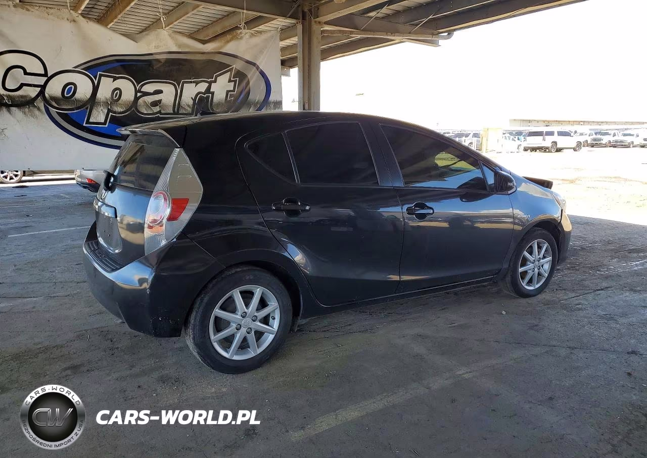 2012 Toyota Prius C Three VIN:JTDKDTB36C1016739 - 3