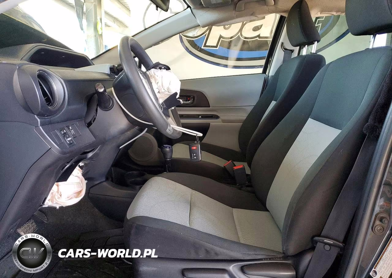 2012 Toyota Prius C Three VIN:JTDKDTB36C1016739 - 7