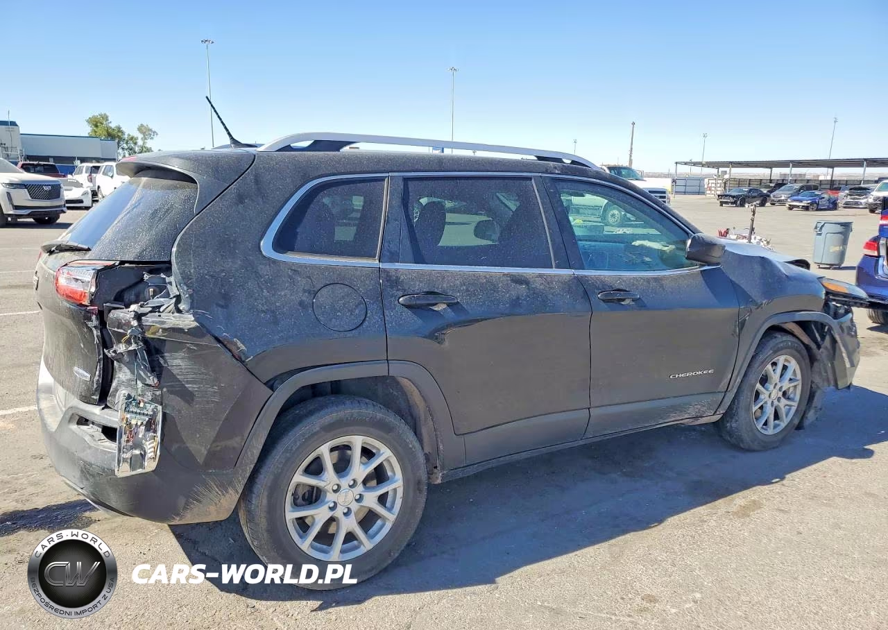 2015 Jeep Cherokee Latitude VIN:1C4PJMCS1FW568313 - 3
