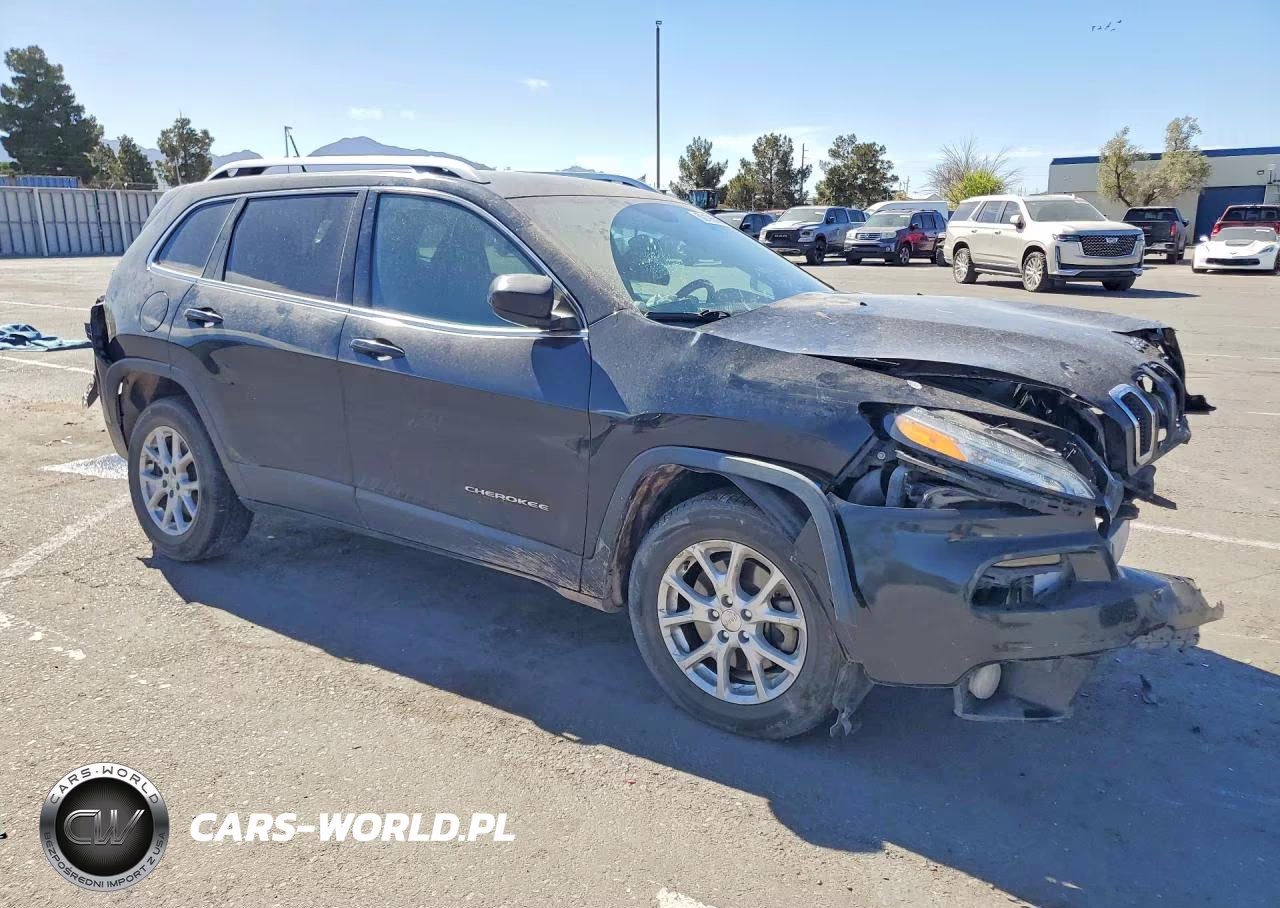 2015 Jeep Cherokee Latitude VIN:1C4PJMCS1FW568313 - 4
