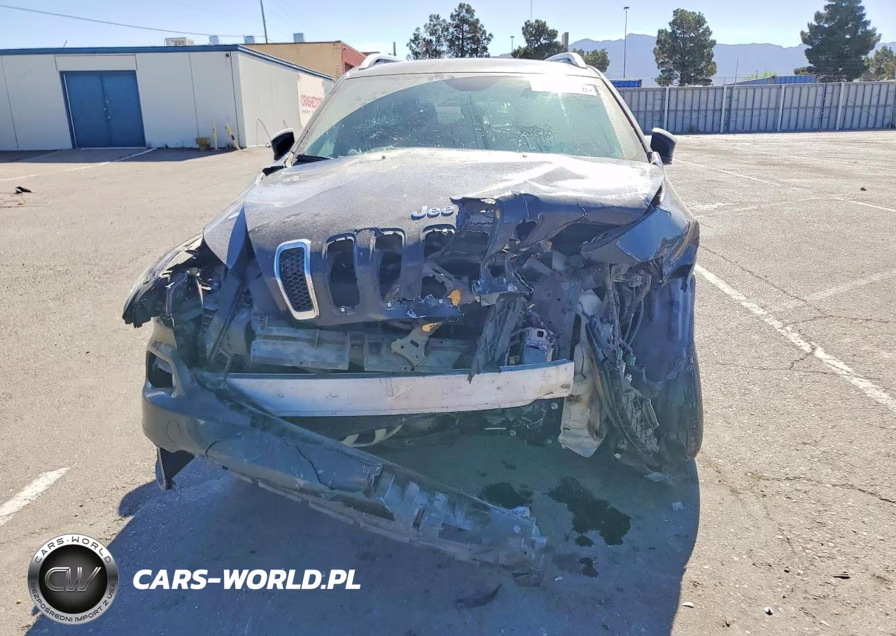 2015 Jeep Cherokee Latitude VIN:1C4PJMCS1FW568313 - 5