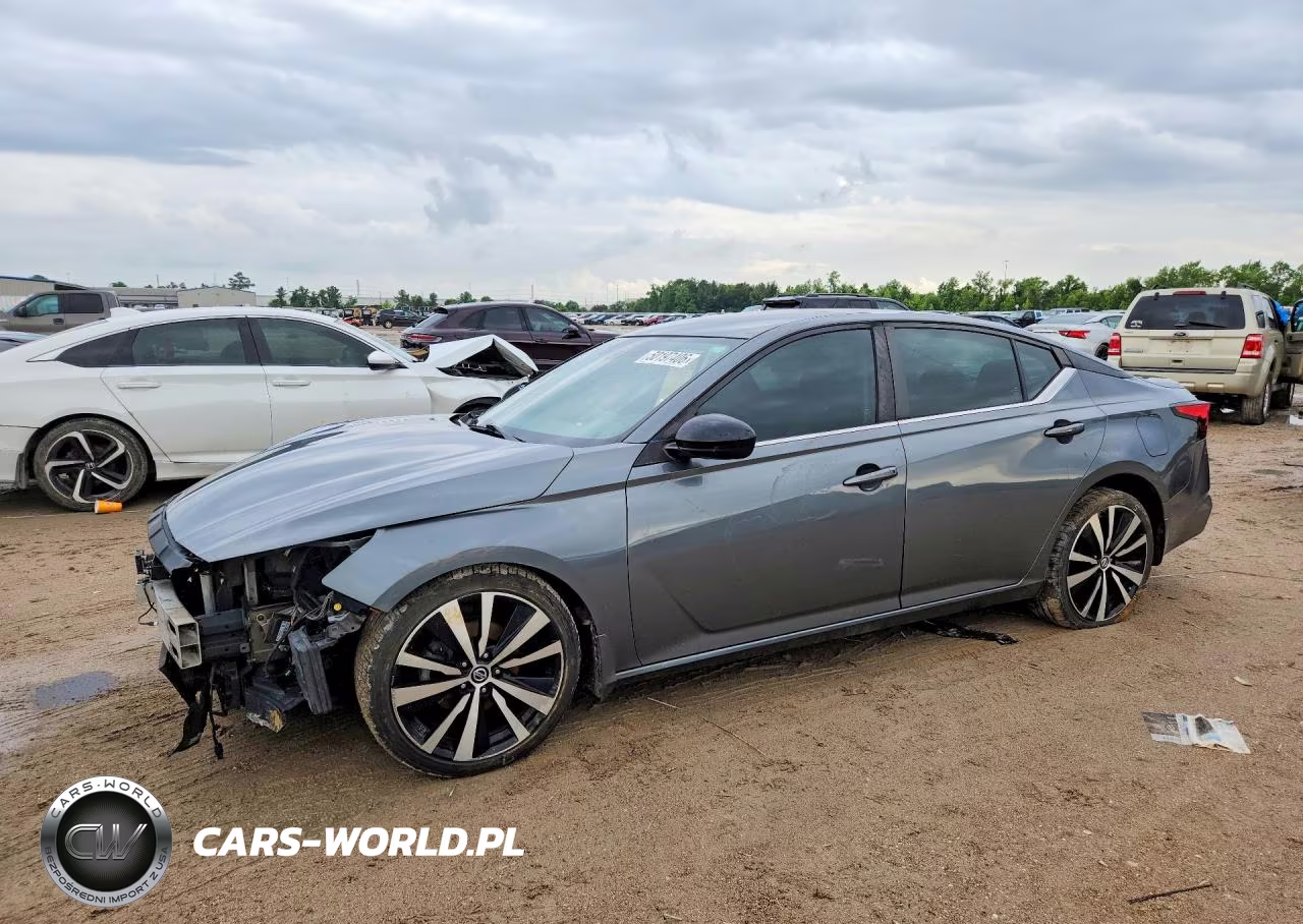 2020 Niss Altima 2.5 Sr