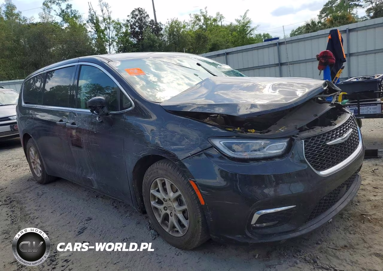 2023 Chrysler Pacifica Touring L VIN:2C4RC1BGXPR552717 - 4