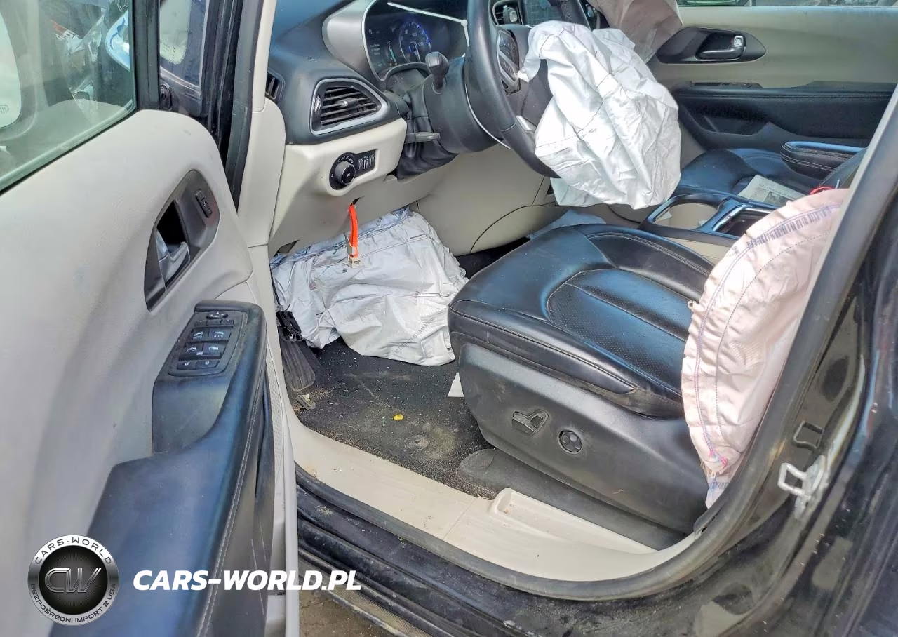 2023 Chrysler Pacifica Touring L VIN:2C4RC1BGXPR552717 - 8