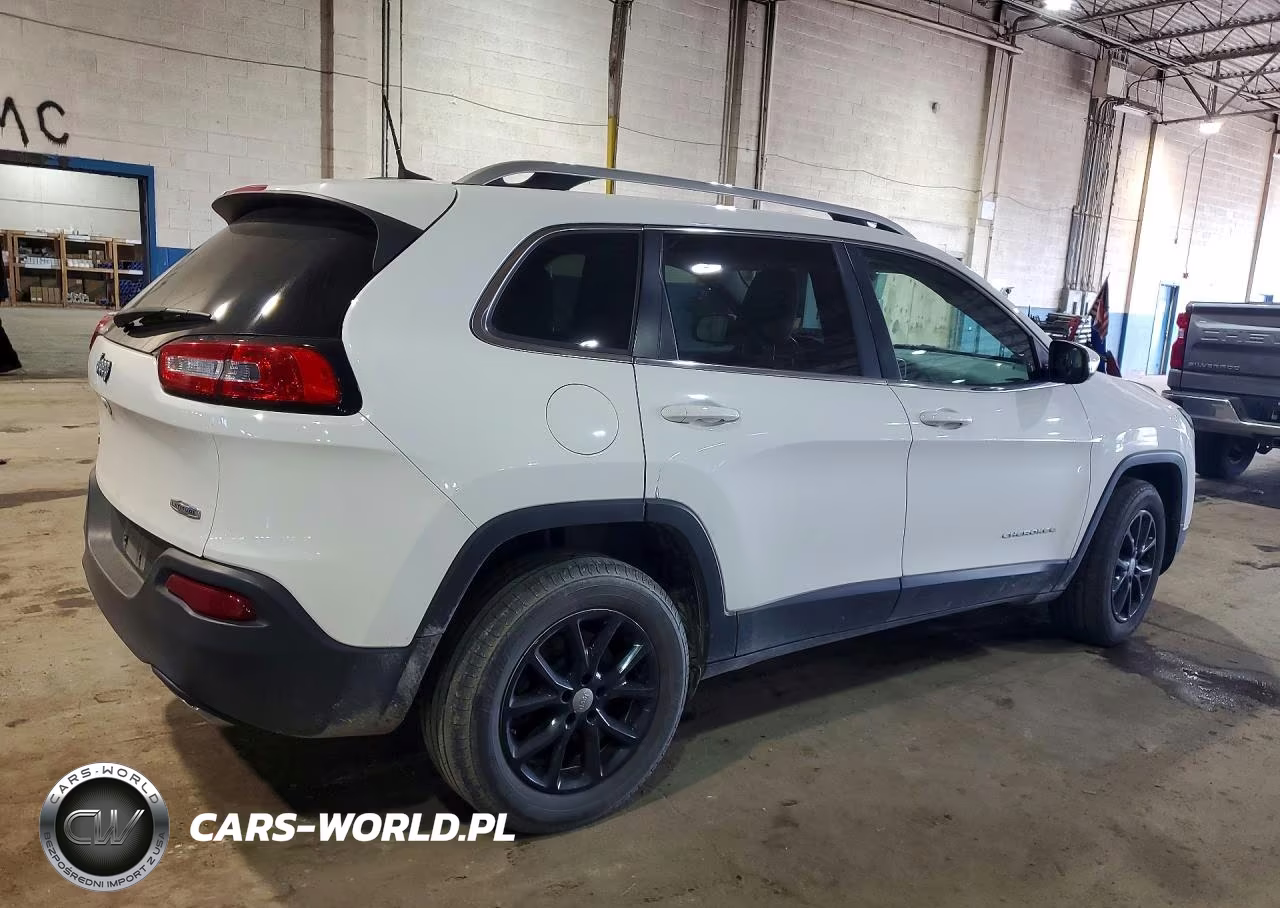 2016 Jeep Cherokee Latitude VIN:1C4PJMCS7GW221232 - 3