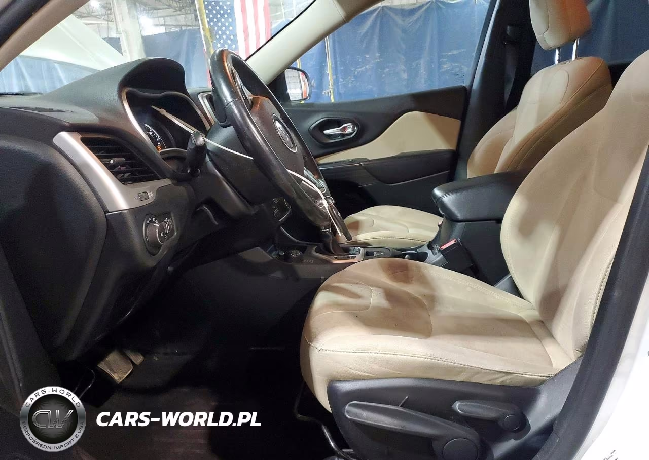 2016 Jeep Cherokee Latitude VIN:1C4PJMCS7GW221232 - 7