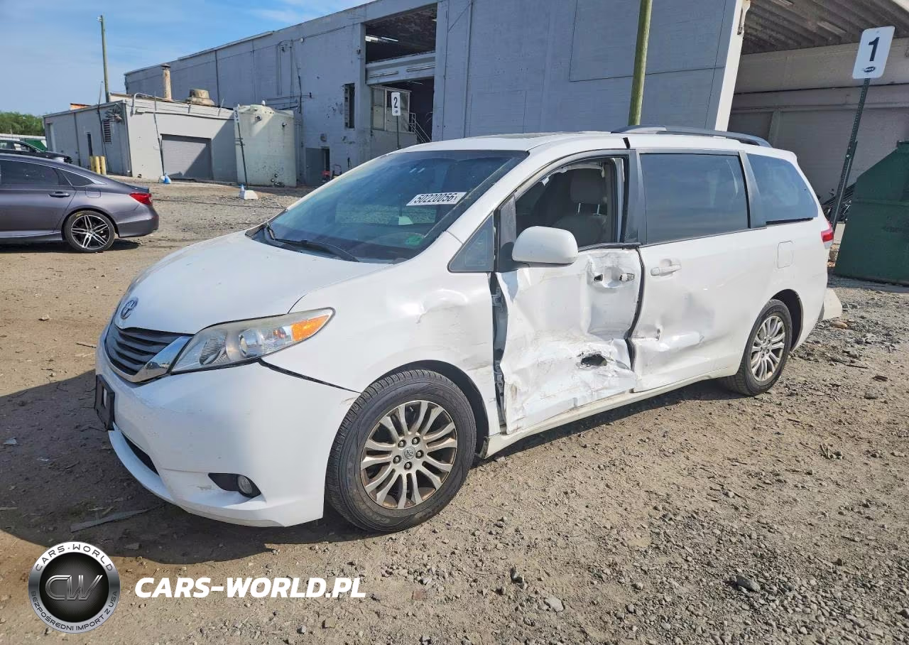 2014 Toyota Sienna Xle 8-Passenger – zdjęcie 1 z 13