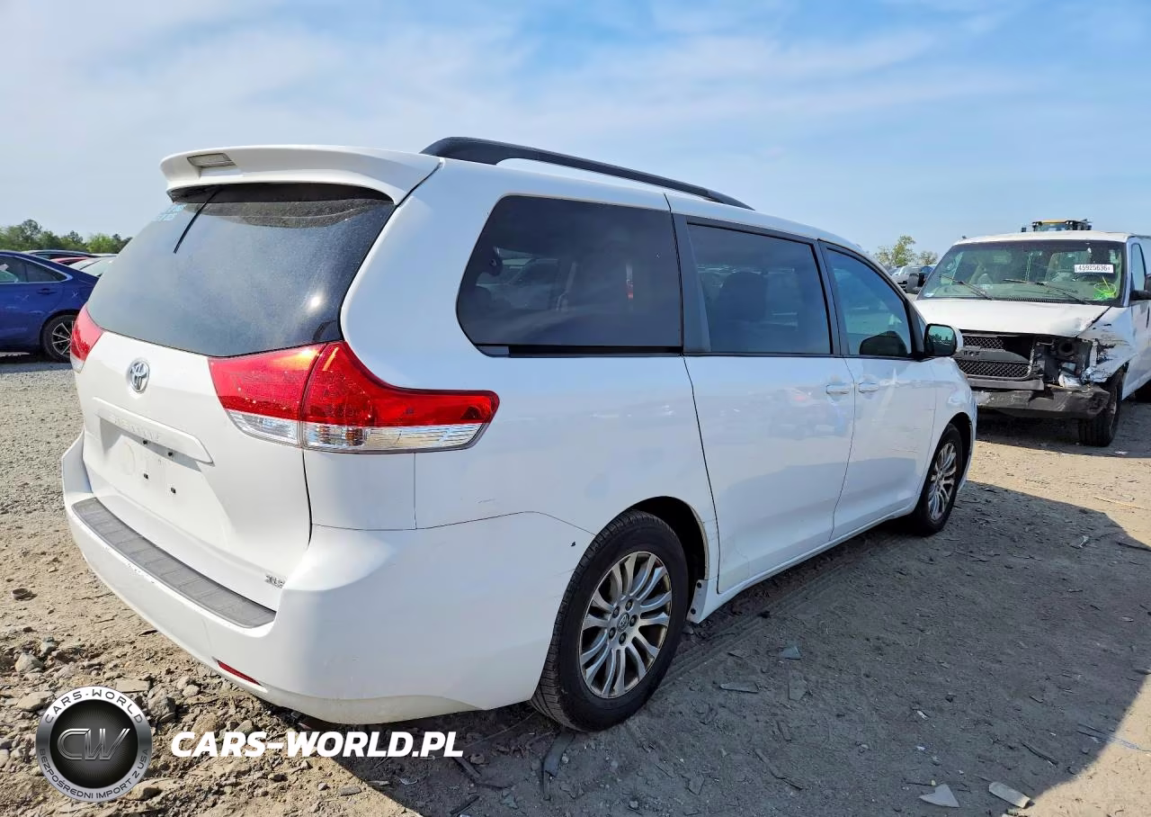 2014 Toyota Sienna Xle 8-Passenger VIN:5TDYK3DC9ES490056 - 3