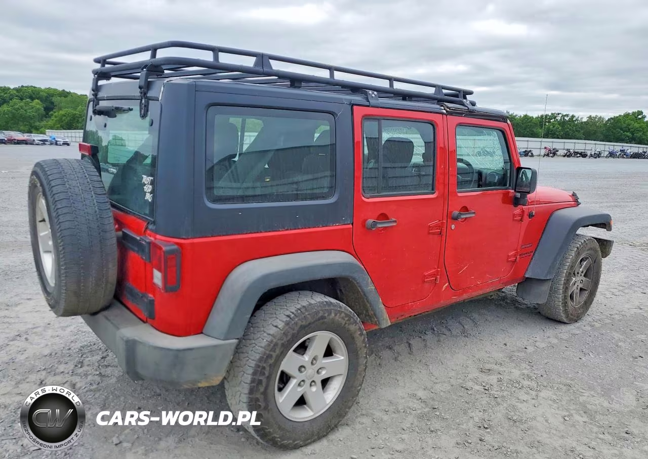 2015 Jeep Wrangler Unlimited Sport VIN:1C4BJWKG7FL686404 - 3