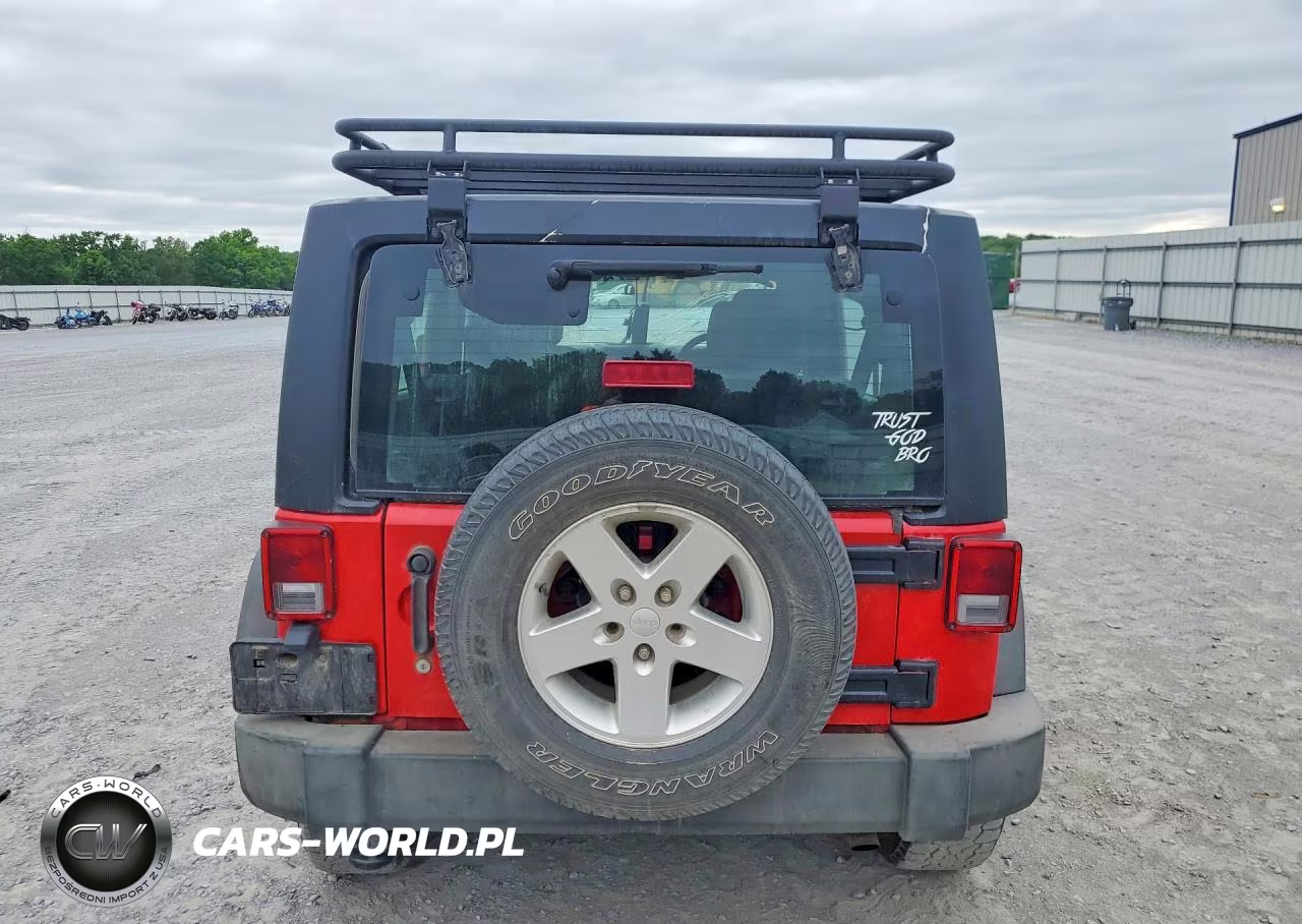 2015 Jeep Wrangler Unlimited Sport VIN:1C4BJWKG7FL686404 - 6