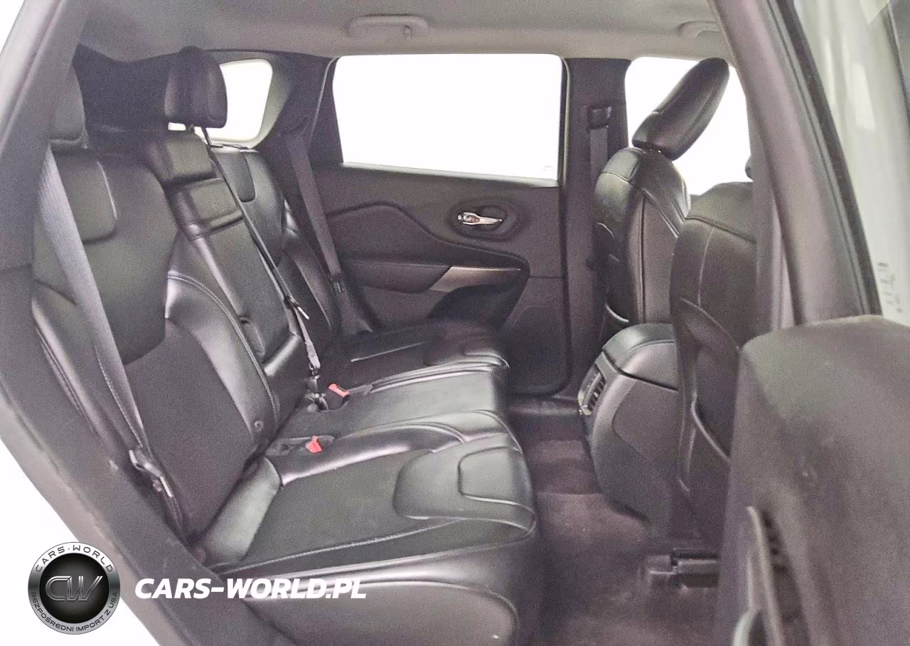 2019 Jeep Cherokee Latitude Plus VIN:1C4PJMLB8KD273540 - 11