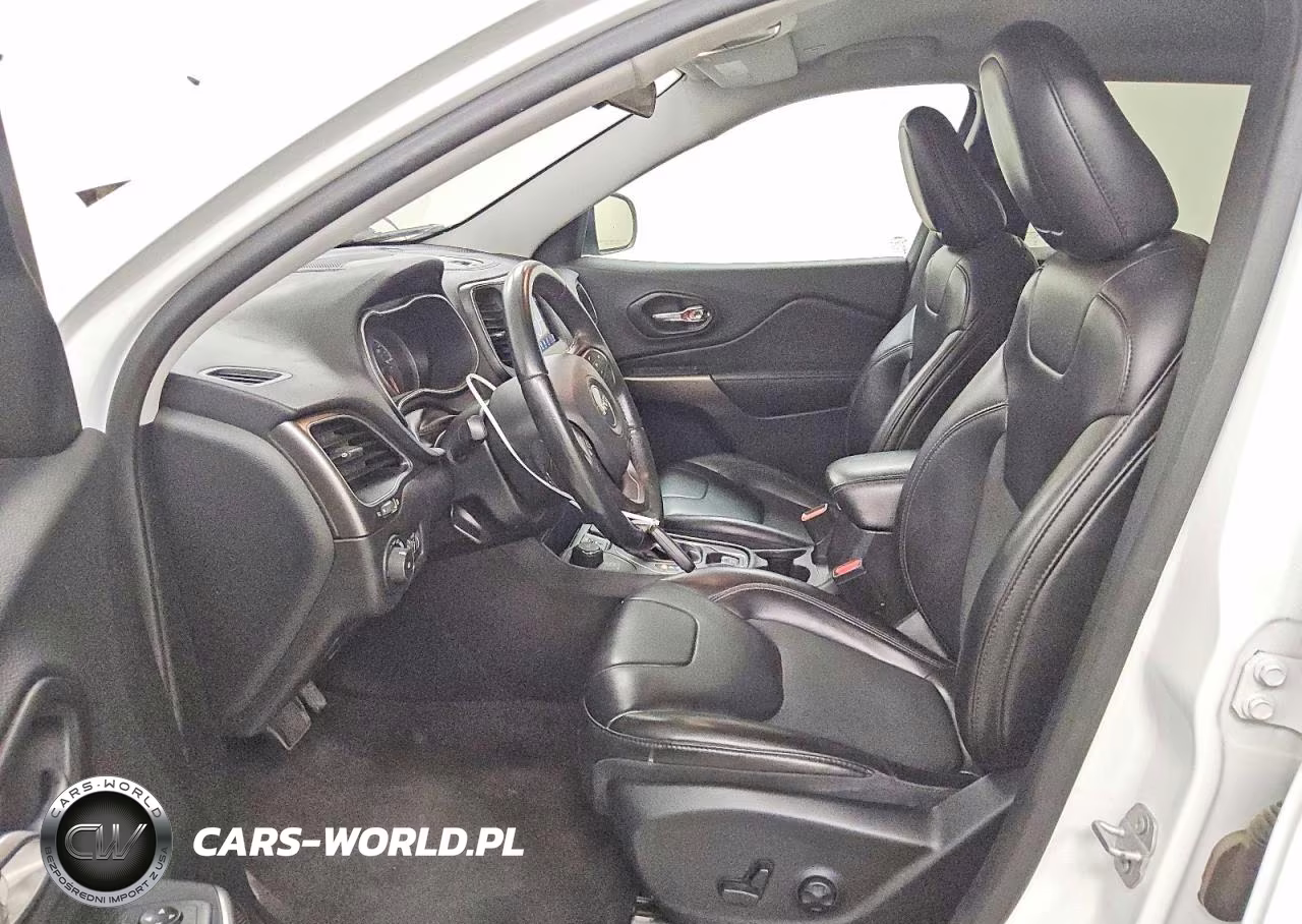 2019 Jeep Cherokee Latitude Plus VIN:1C4PJMLB8KD273540 - 7