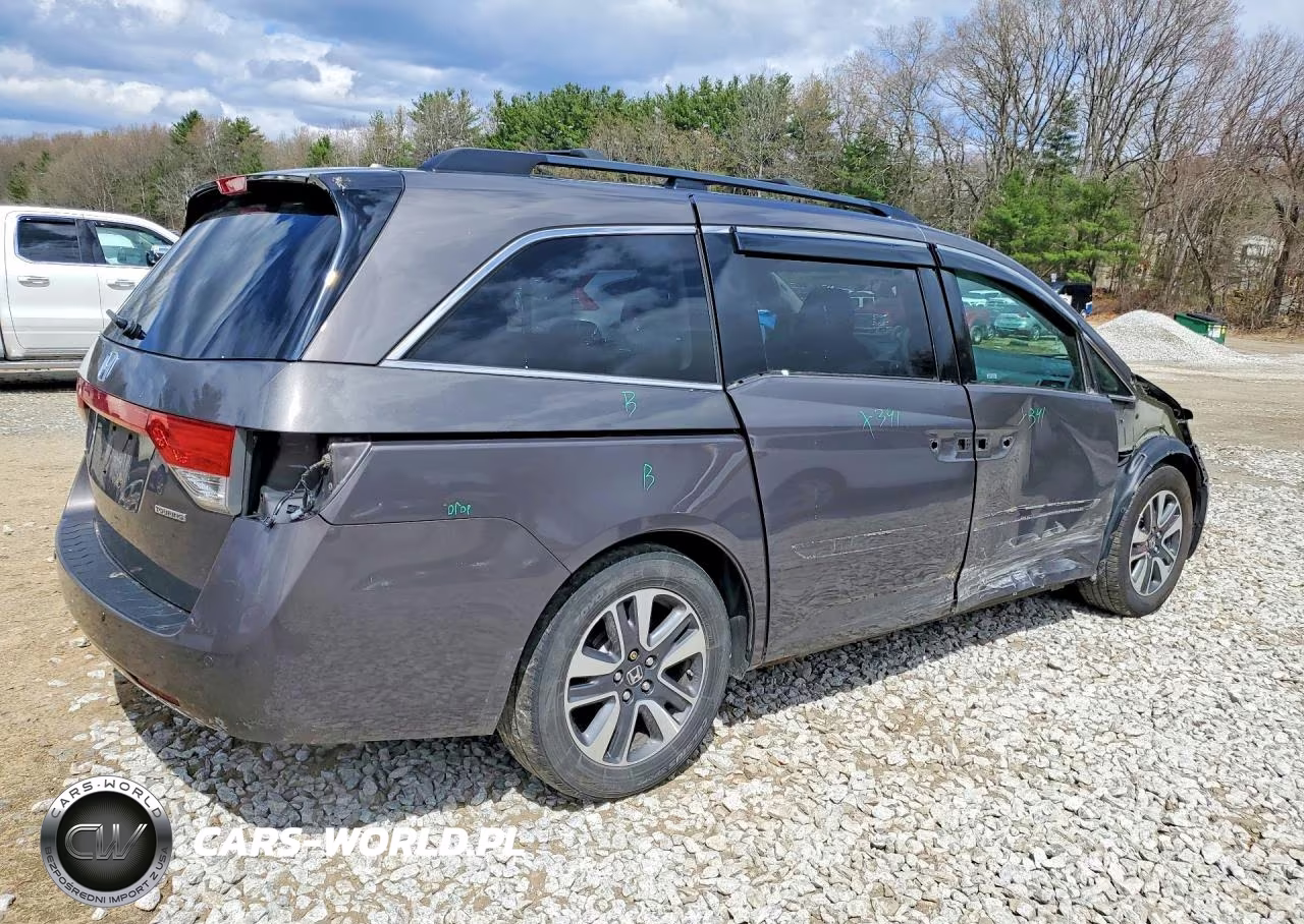 2016 Honda Odyssey Touring VIN:5FNRL5H96GB051478 - 3