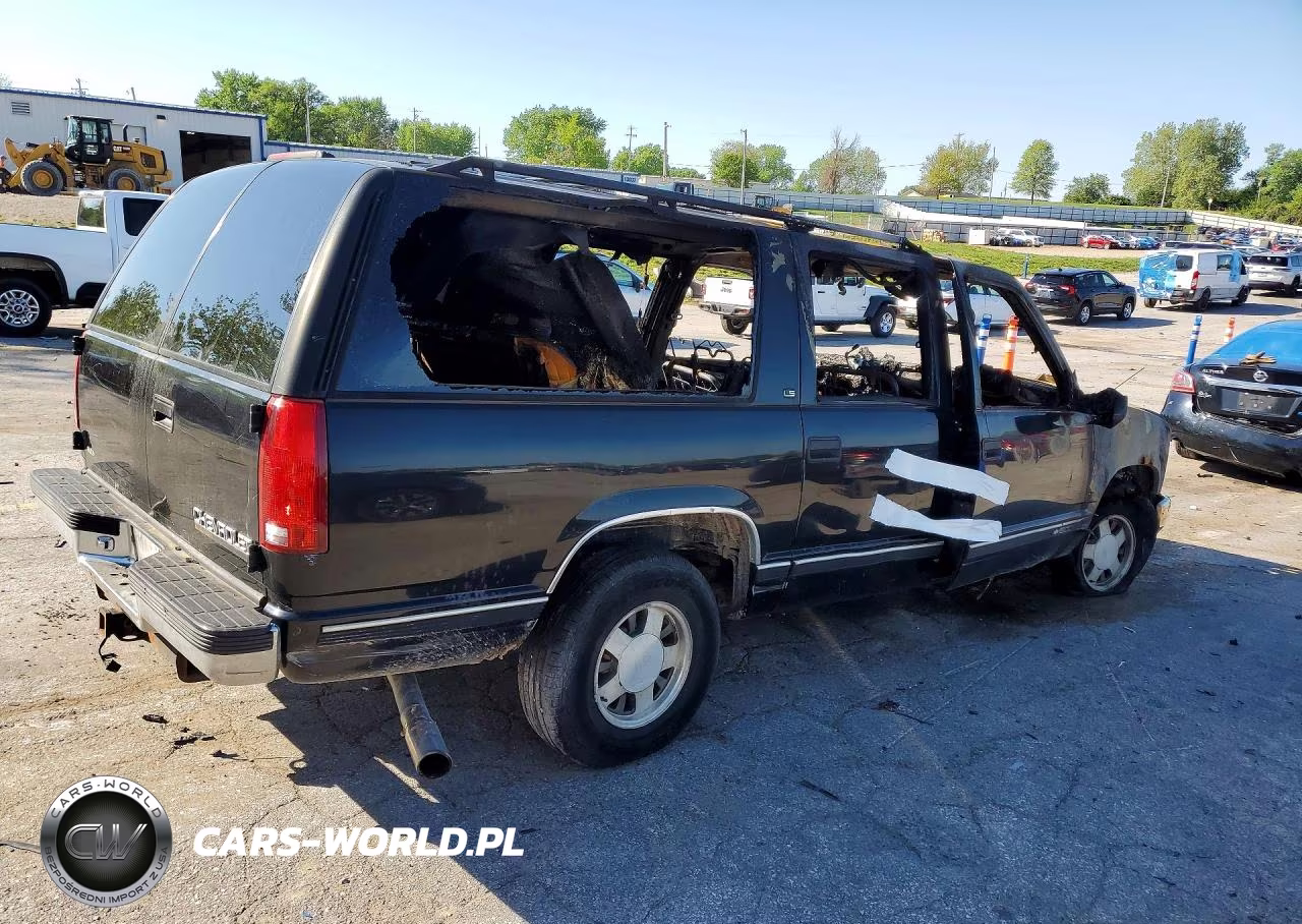 1999 Chevrolet Suburban C1500 VIN:1GNEC16R9XJ576111 - 3
