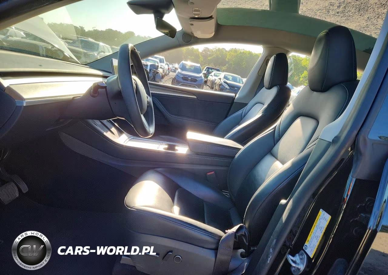 2023 Tesla Model Y VIN:7SAYGDEE5PA118602 - 7