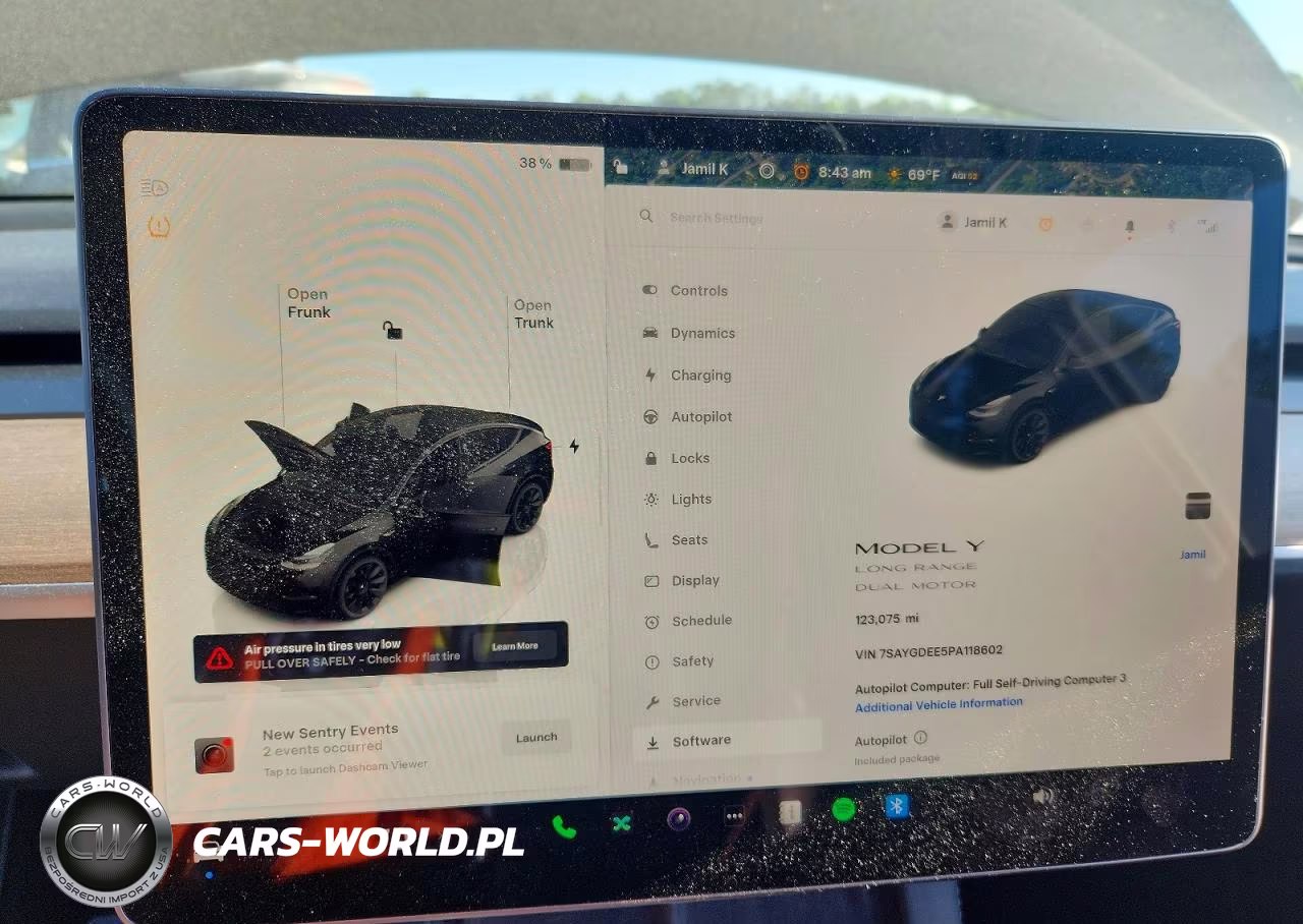 2023 Tesla Model Y VIN:7SAYGDEE5PA118602 - 9