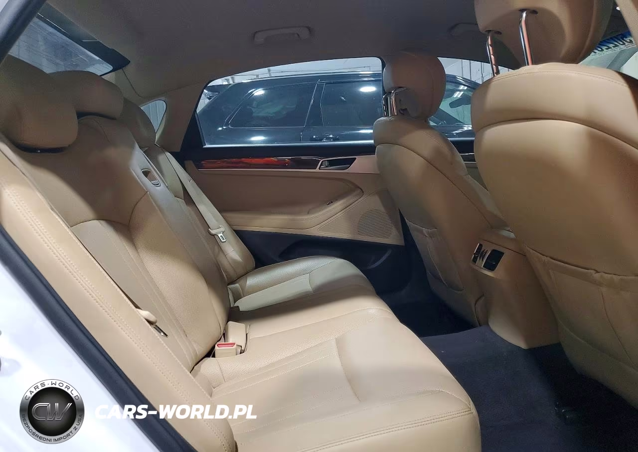 2016 Hyundai Genesis 3.8L VIN:KMHGN4JE4GU142979 - 10