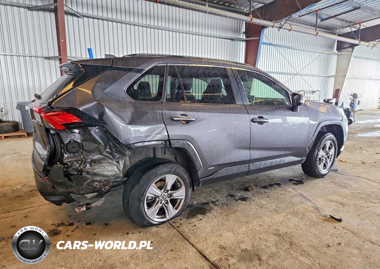 2024 Toyota Rav4 Xle VIN:JTMRWRFV7RJ060040 - 3