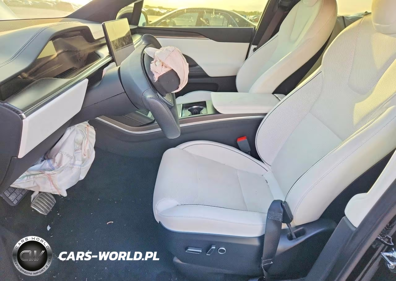 2024 Tesla Model X VIN:7SAXCBE62RF440396 - 7