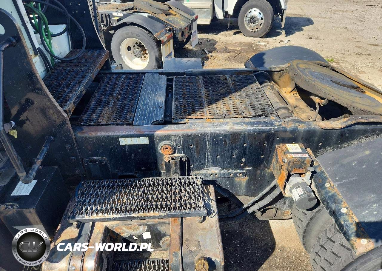 2018 Autocar Llc Xspotter-On Yard Truck VIN:516H4GF2XJH225676 - 6
