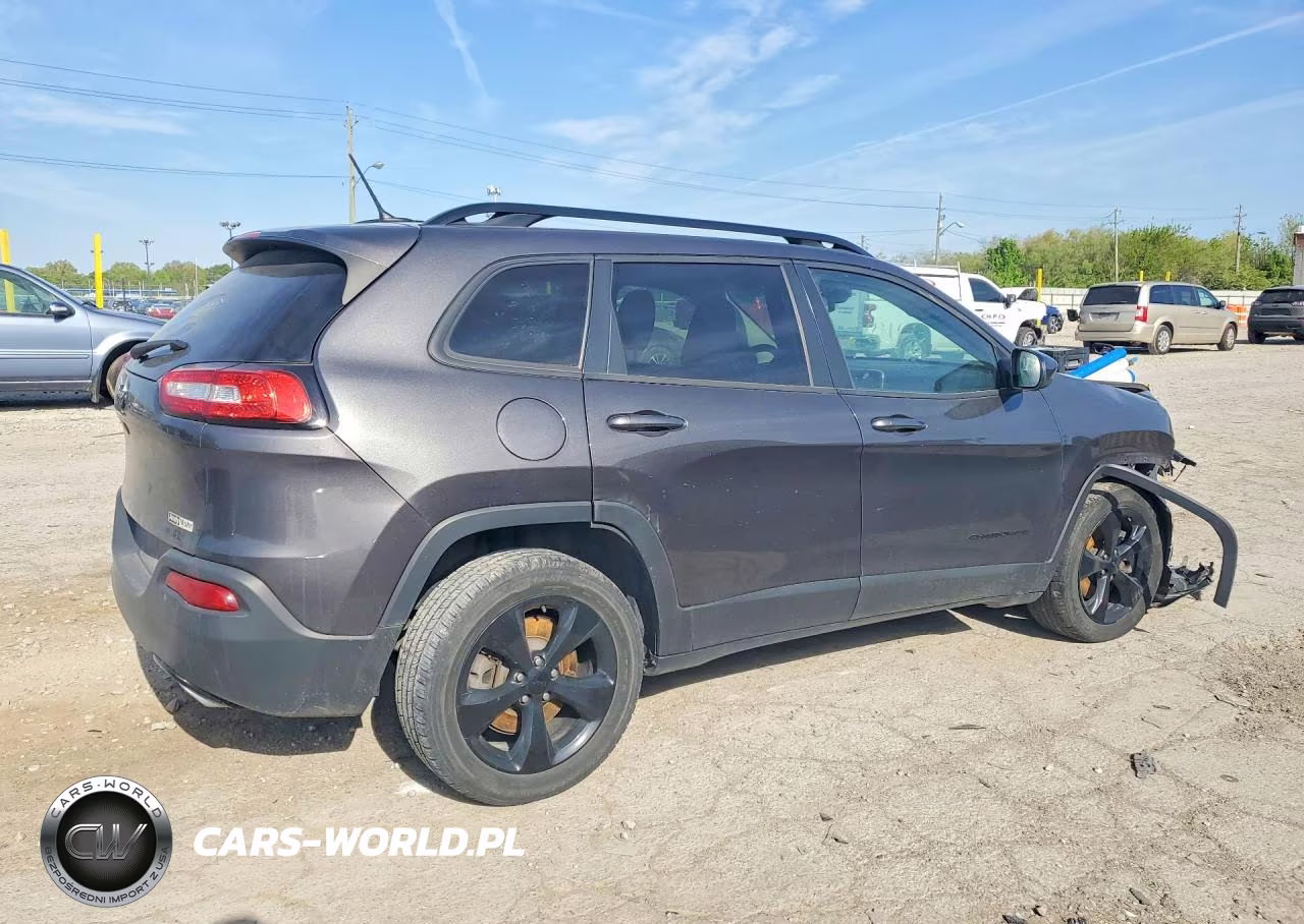 2015 Jeep Cherokee Latitude VIN:1C4PJLCS2FW781166 - 3